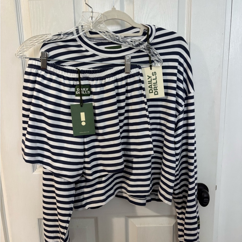 Daily Drills NWT Striped Navy and White Set, XS/S